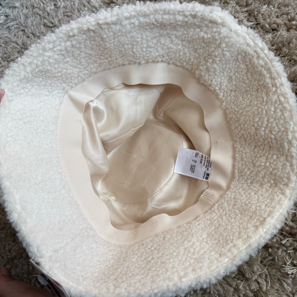 Uniqlo Adjustable off white Faux Shearling Bucket Hat - Picture 5 of 10